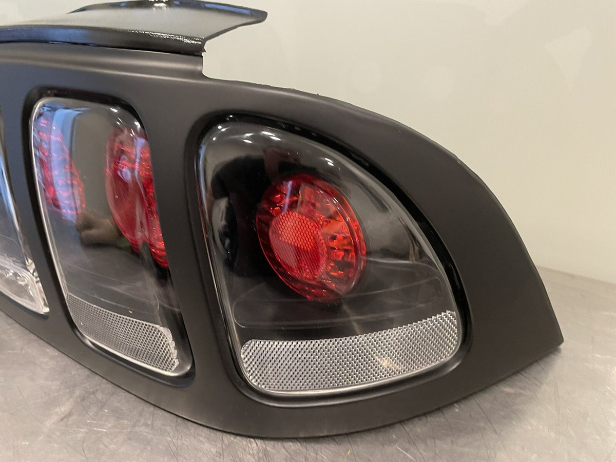 Ford Mustang Tail Light Set 1996-98 Eagle Eyes FR268-UURW2-BRH NEW FREE SHIPPING