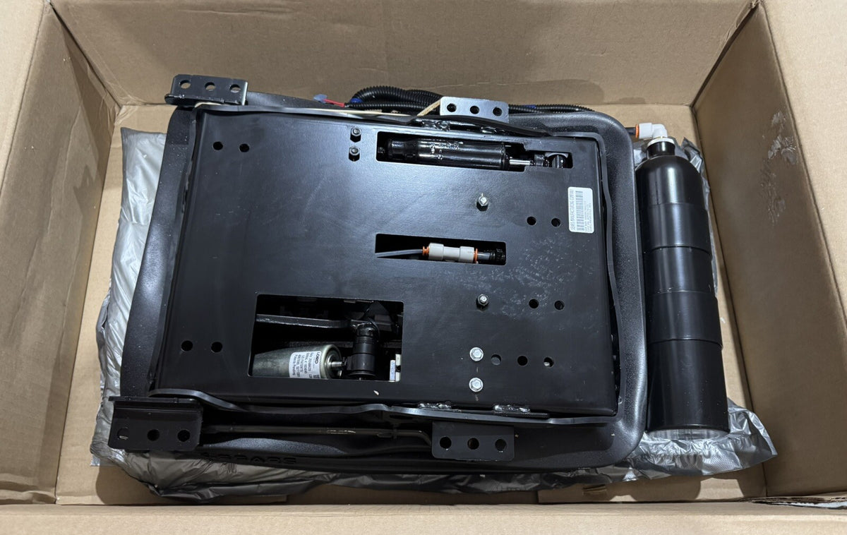 ACP0674330 Agco Suspension Seat ASSY NEW IN BOX! FREE SHIPPING!
