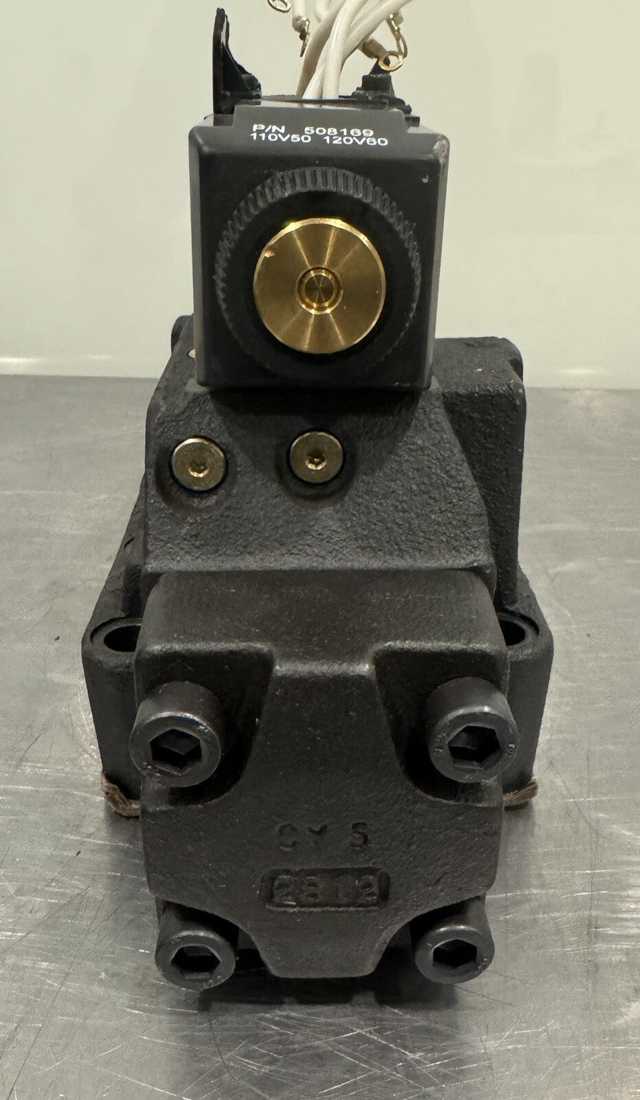 Eaton DG5V-8-H-6C-M-FW-B-10 Hydraulic Directional Control Valve NEW!