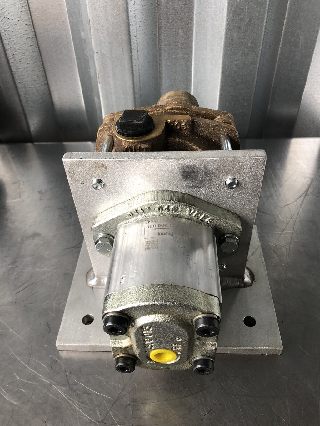 Bosch Rexroth 9511290010 Gear Motor W/ Brass Pump Assembly NEW!! FREE SHIPPING!!