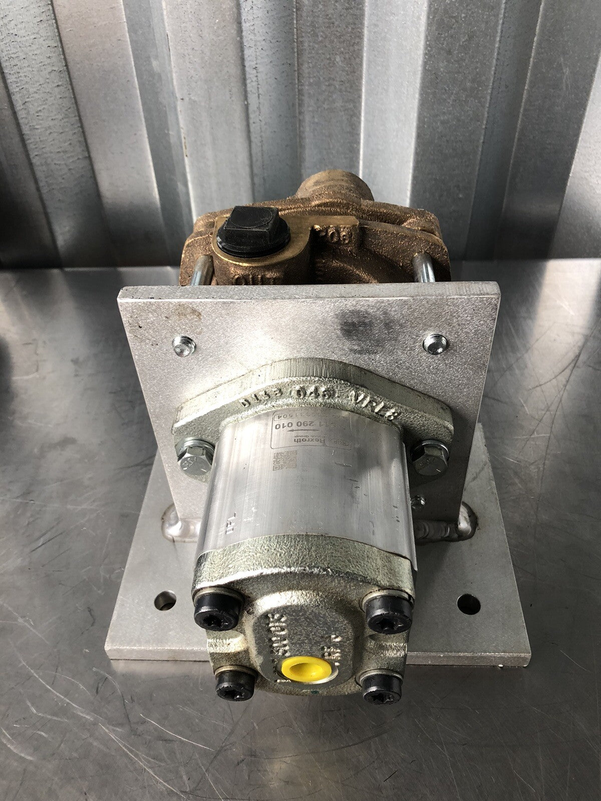 Bosch Rexroth 9511290010 Gear Motor W/ Brass Pump Assembly NEW!! FREE SHIPPING!!