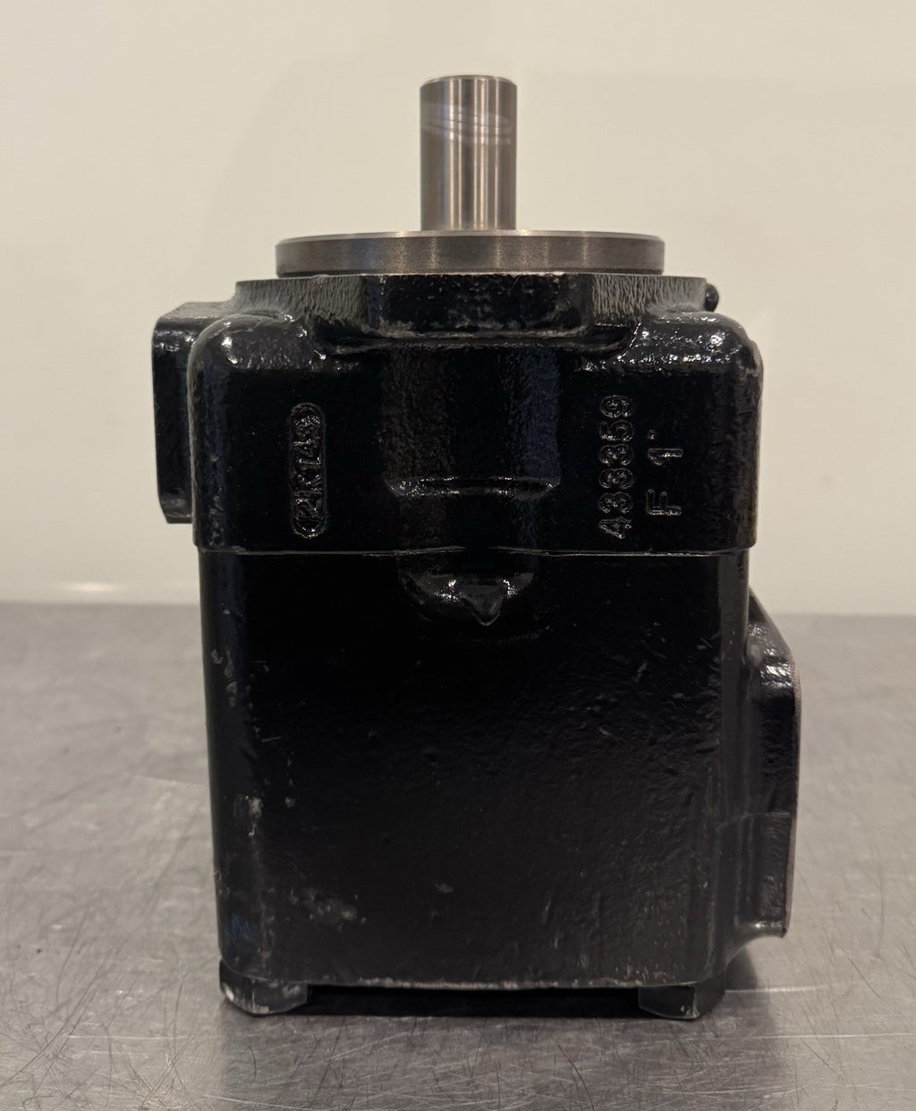 Vickers Danfoss 02-137146-1 Vane Pump Fixed Displacement 45V60A 1A22R NEW!