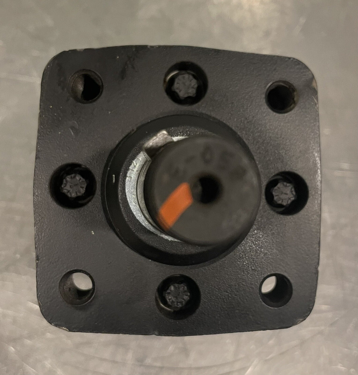 Eaton 101-3810-009 Char-Lynn Hydraulic Motor Low Speed High Torque NEW!!