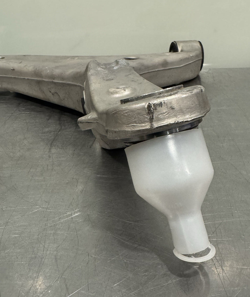 Mopar 68282728AD Lower Control Arm Front Right Genuine 0487771688 NEW SHIPS FREE