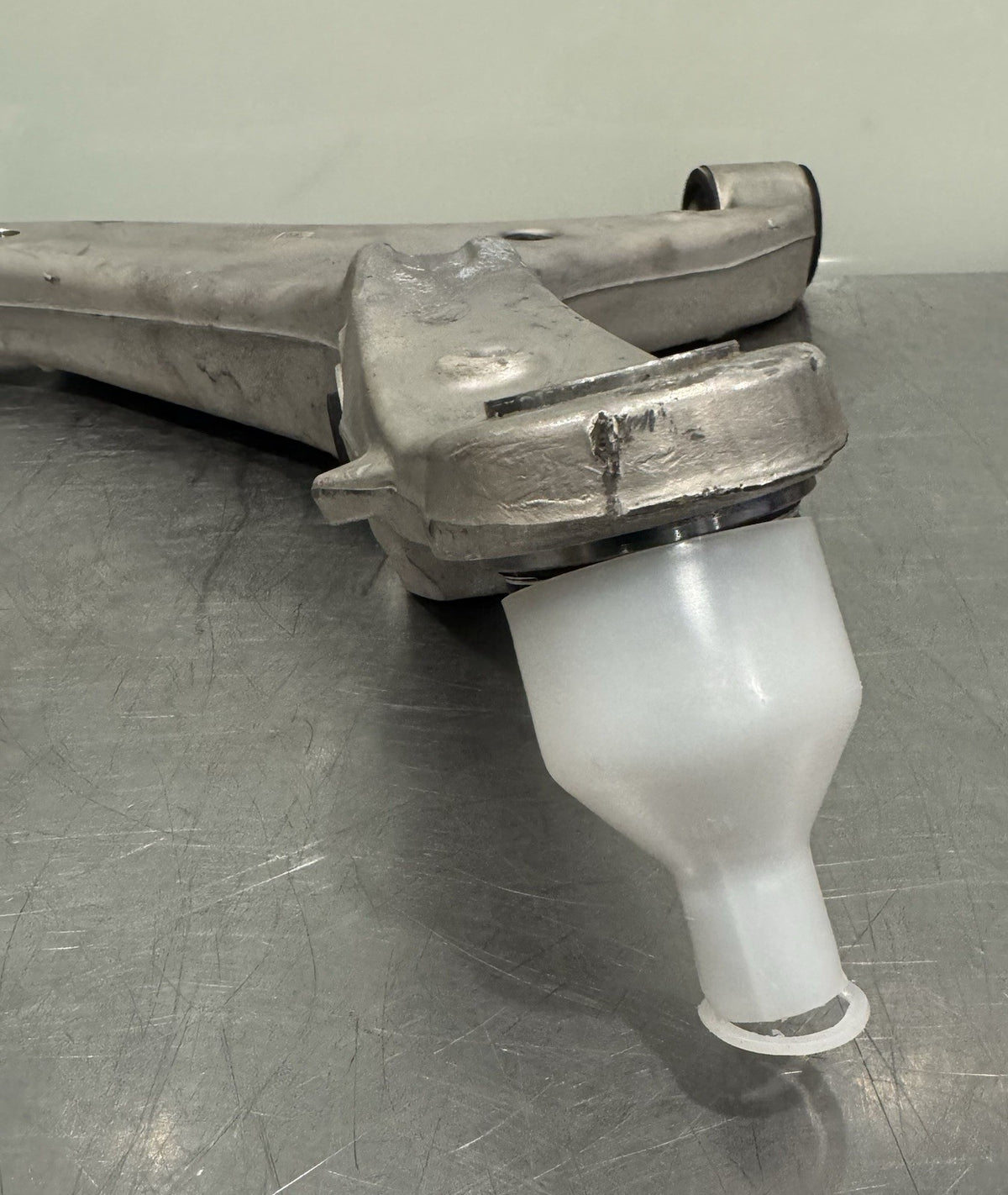 Mopar 68282728AD Lower Control Arm Front Right Genuine 0487771688 NEW SHIPS FREE