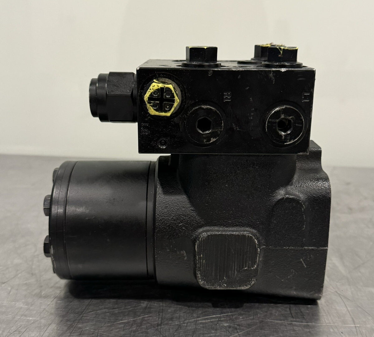 Eaton AT488782 John Deere Steering Control Hydraulic Pump Valve ASSY NEW!