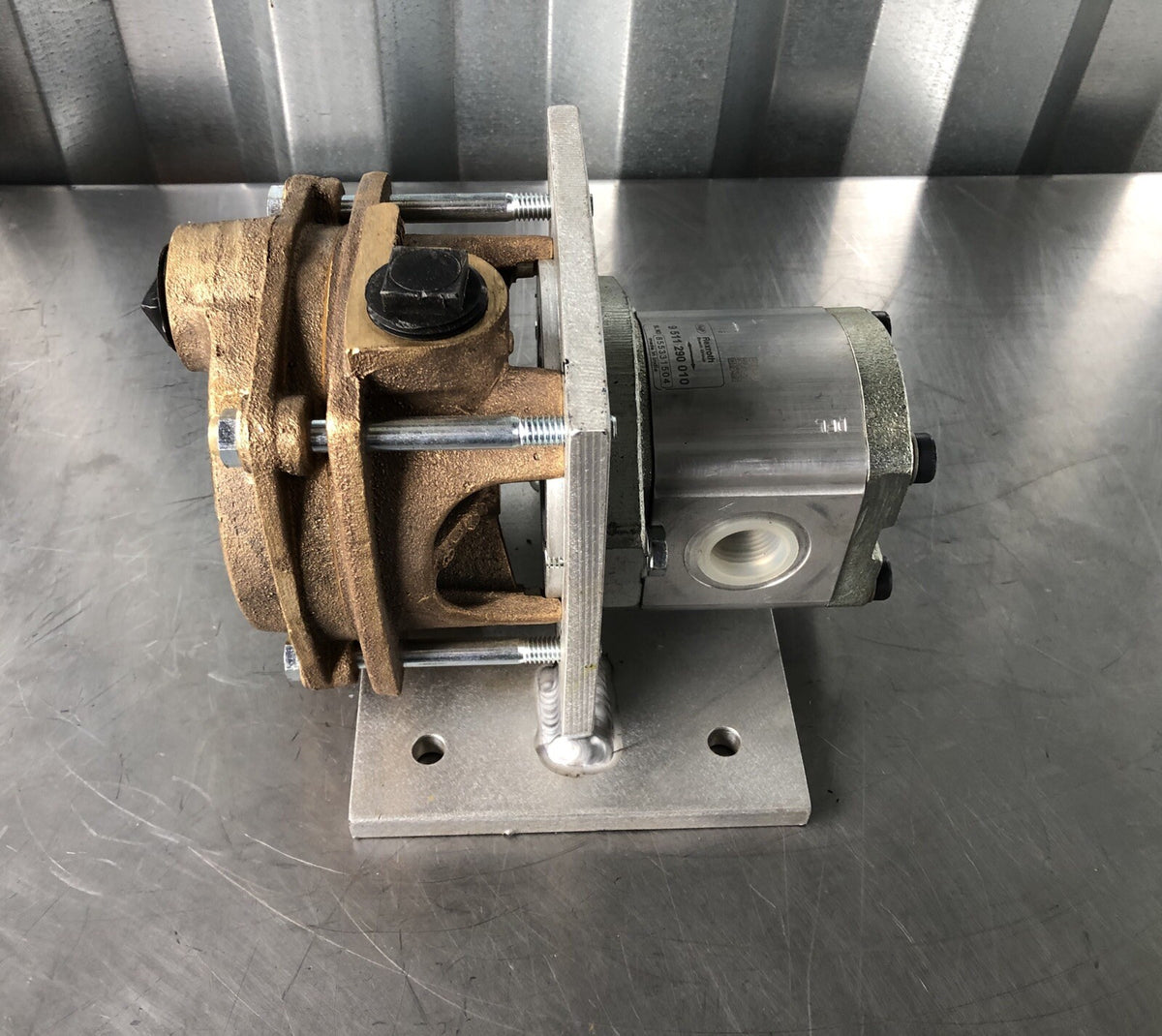 Bosch Rexroth 9511290010 Gear Motor W/ Brass Pump Assembly NEW!! FREE SHIPPING!!