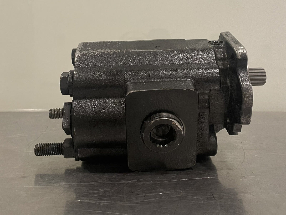 Parker 3139610800 Hydraulic Gear Pump Damaged NEW! FREE SHIPPING!