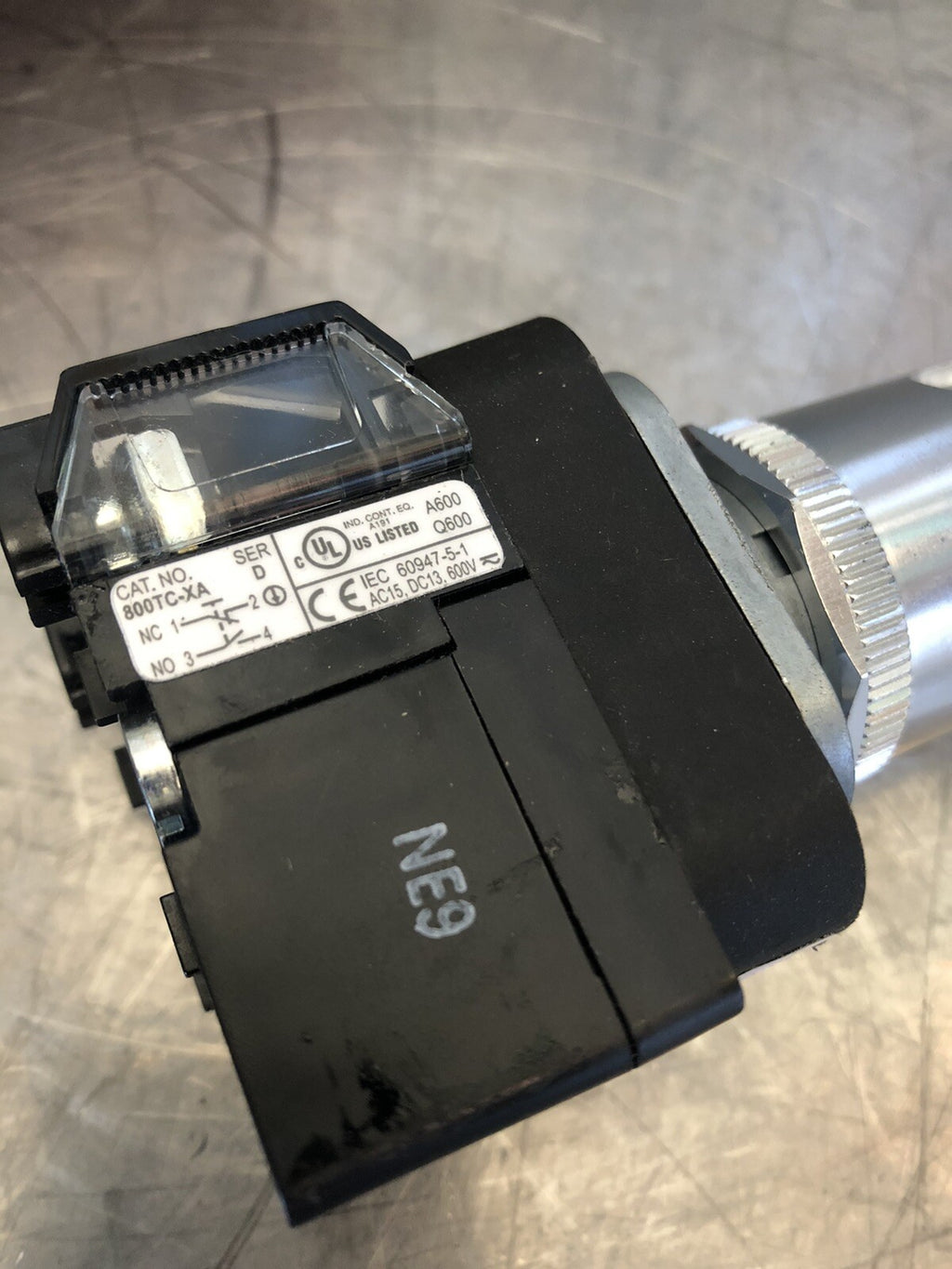 Allen Bradley 800TC-QAH2W 30.5mm Momentary Illuminated Push Button NEW!!