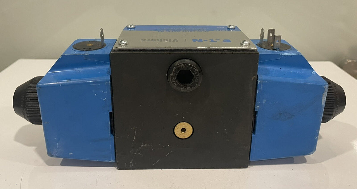 Eaton DG4S4-016C-U-B-60 Directional Solenoid Valve NEW! FREE SHIPPING!