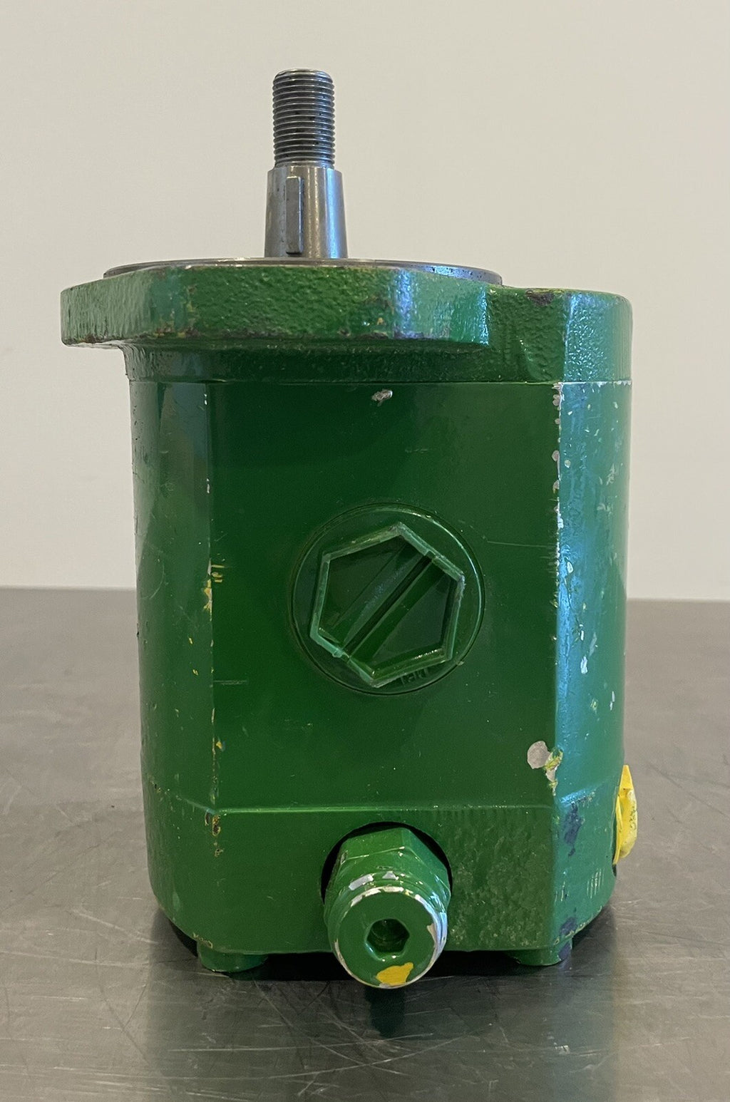 NEMA John Deere Hydraulic Motor Keyed Threaded Shaft 2 Bolt NEW! FREE SHIPPING!