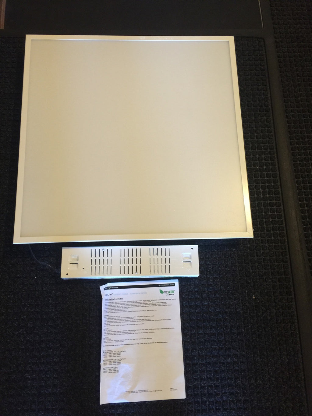 MAXLITE LED Flat Panel Light 2'x2' 35watt 3500k Model mlfp22de3535 NEW