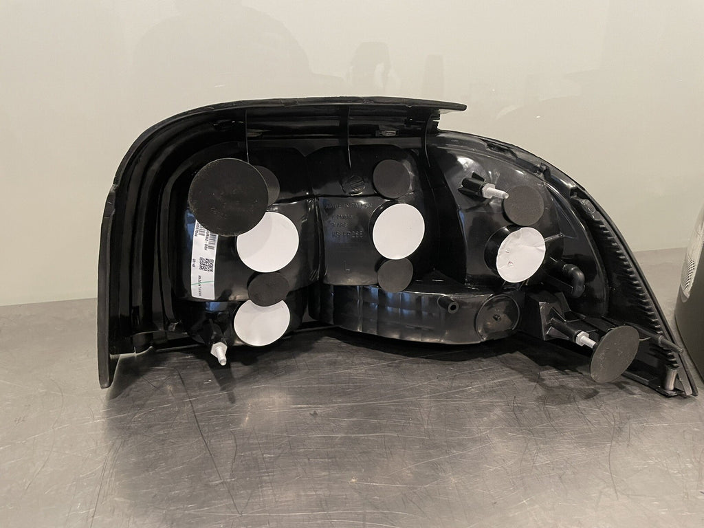 Ford Mustang Tail Light Set 1996-98 Eagle Eyes FR268-UURW2-BRH NEW FREE SHIPPING