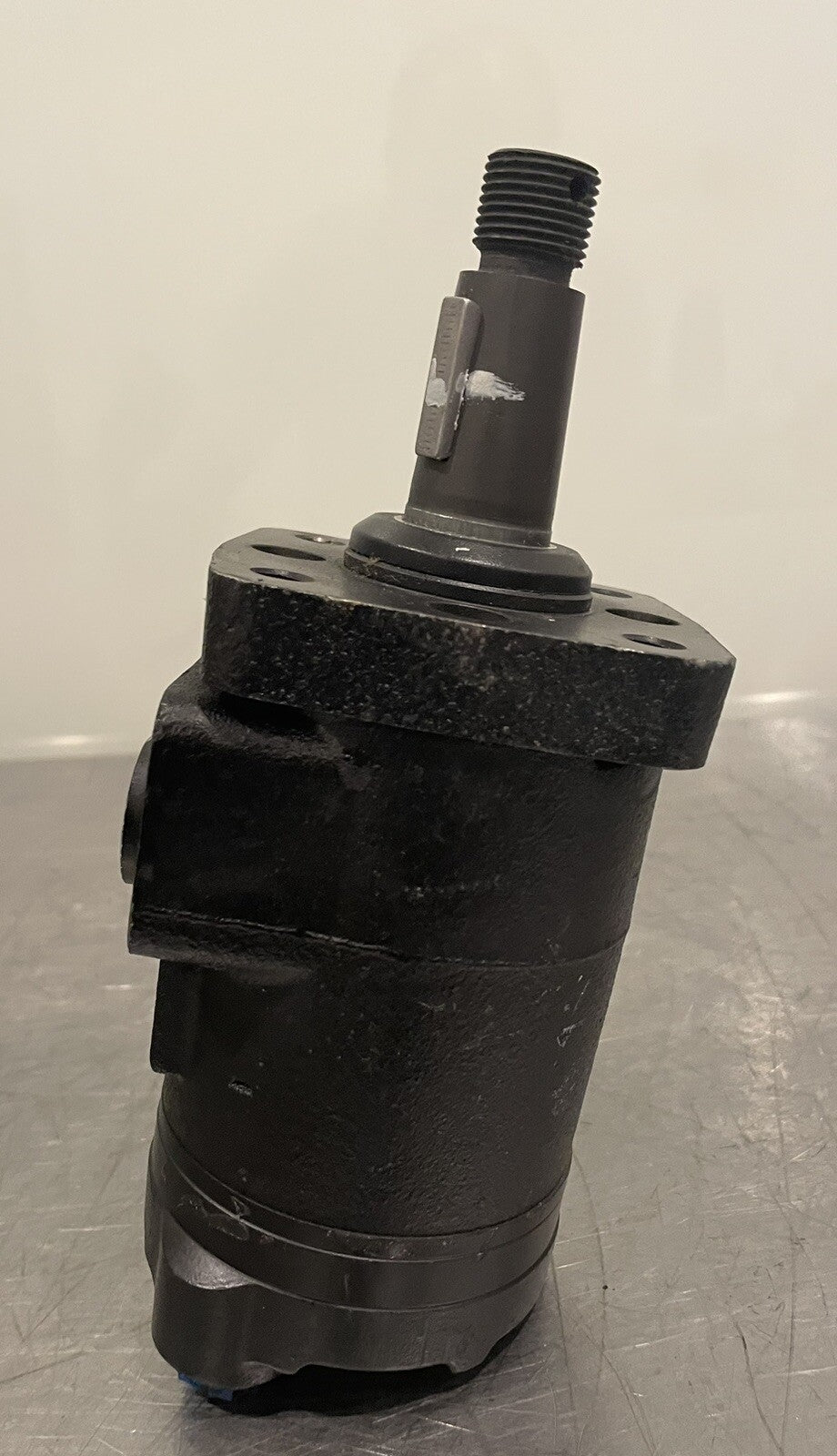 Eaton 101-3810-009 Char-Lynn Hydraulic Motor Low Speed High Torque NEW!!