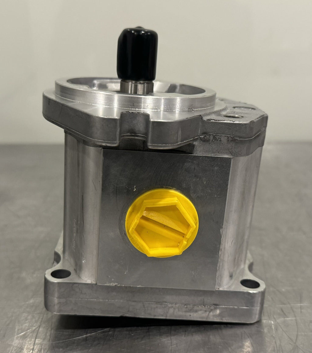 211.20.153.00 Hydraulic Gear Pump Aluminum SNW2NN/014R106GE NEW! FREE SHIPPING!