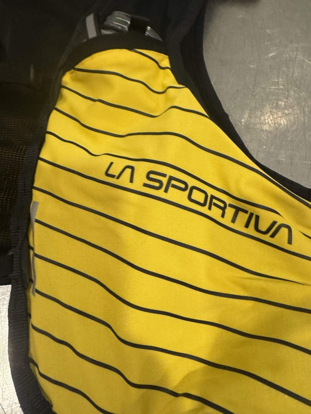 LA Sportiva Ultra Vest 10L Yellow & Black Large NEW! MISSING LID! FREE SHIPPING!