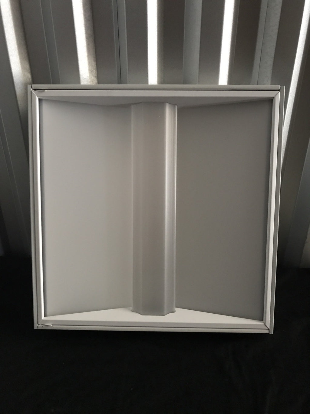 Hubbell Columbia Lighting LSER22-35VLG-R-EDU-C588 LED Troffer 2' X 2' NEW IN BOX