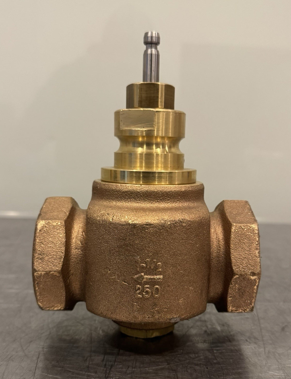 Siemens 599-03061 Globe Valve 1-1/2” Female Threaded 022506 NEW! SHIPS FREE!