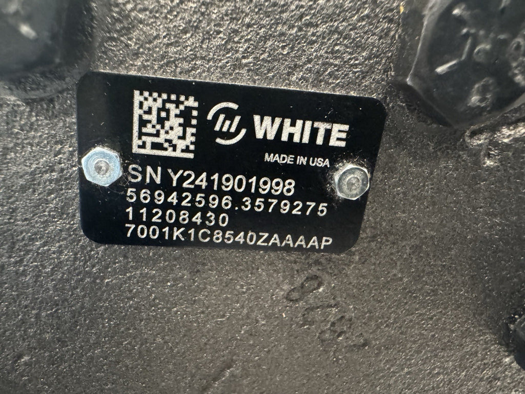 White Drive 7001K1C8540ZAAAAP Hydraulic Motor NEW!
