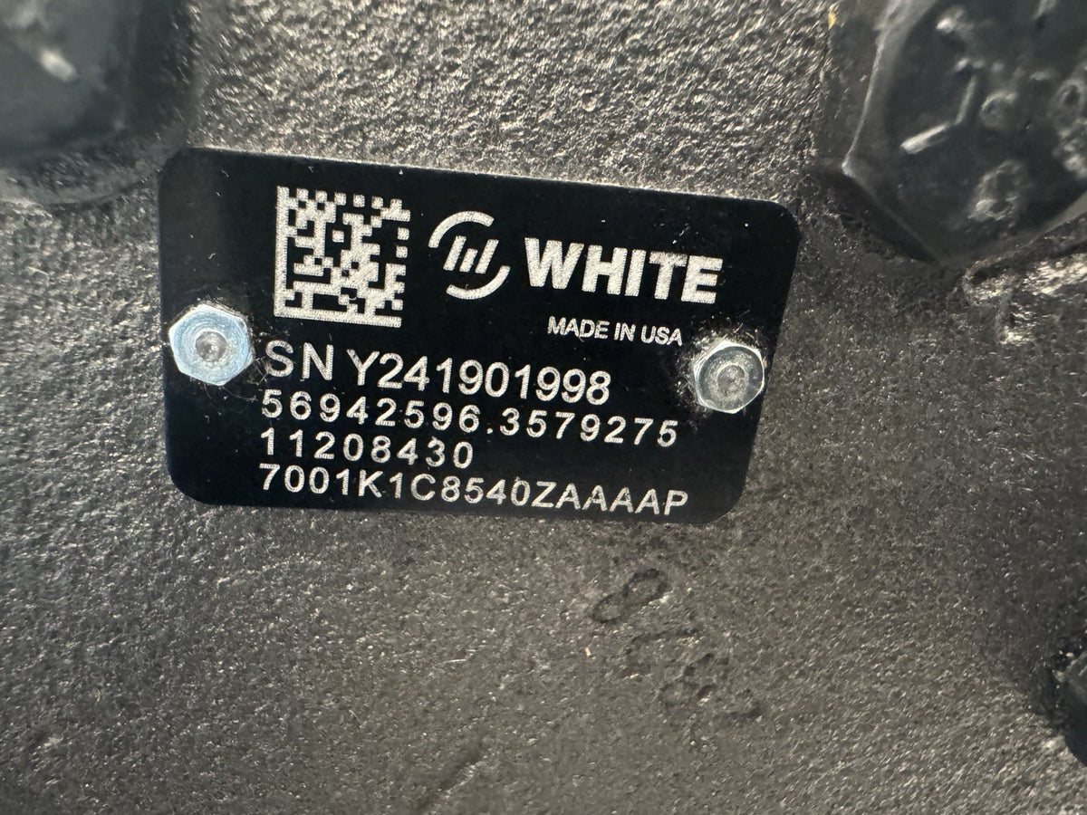 White Drive 7001K1C8540ZAAAAP Hydraulic Motor NEW!