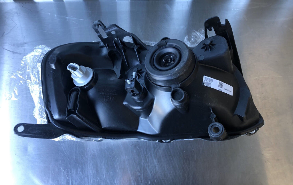Eagle Eyes MZ212-B001L Mazda Tribute 2001-03 Driver Side Headlight NEW IN BOX!!!