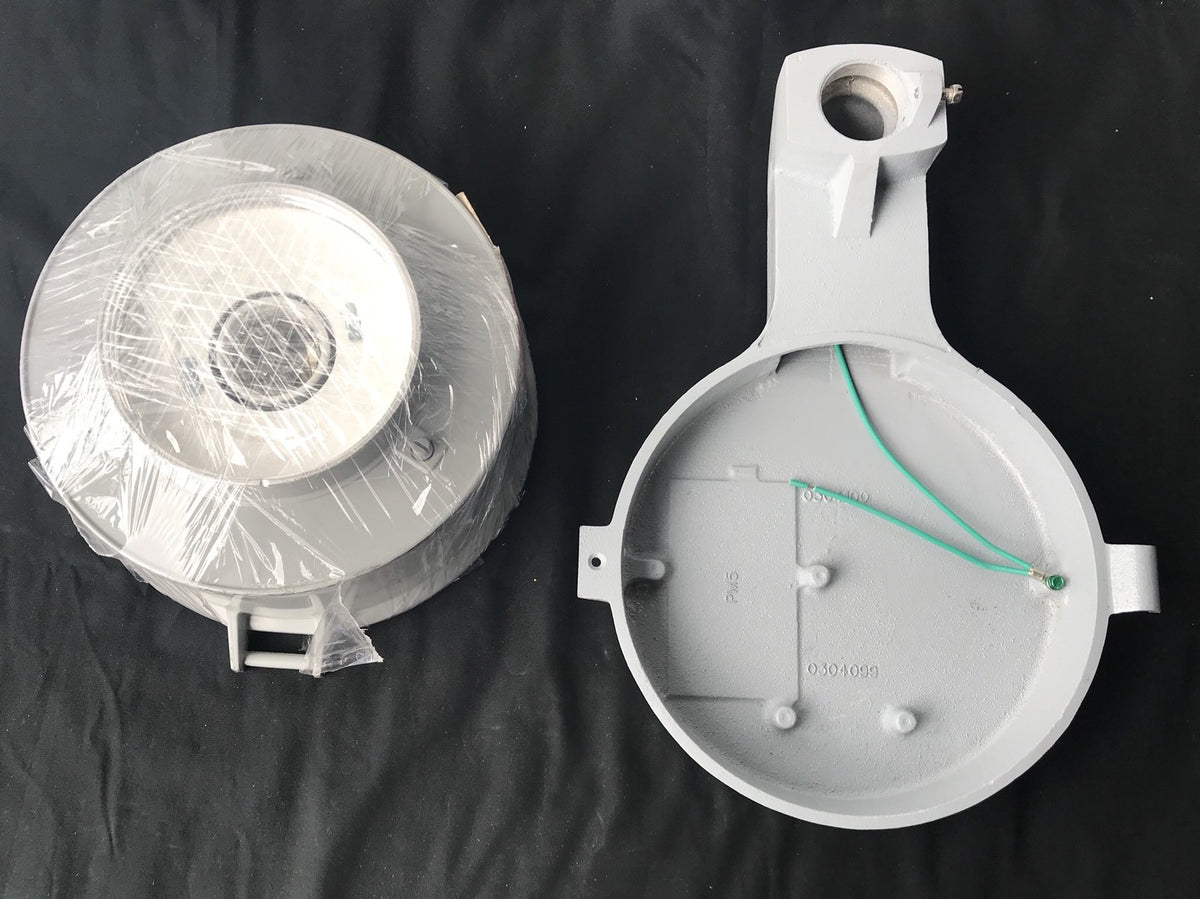 Eaton Crouse-Hinds VMVMJ175GP/480 S828 Vaporproof 175W Light NEW
