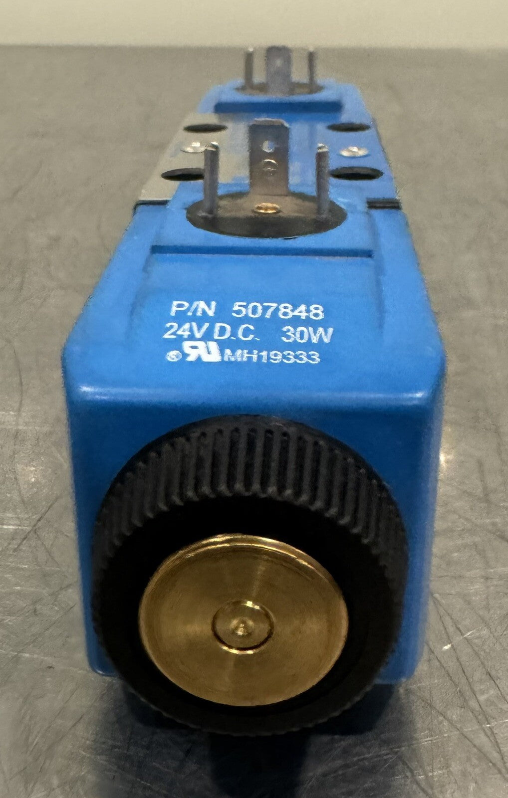 Eaton DG4V-3-6C-M-U-H7-60 Solenoid Operated Directional Control Valve NEW!