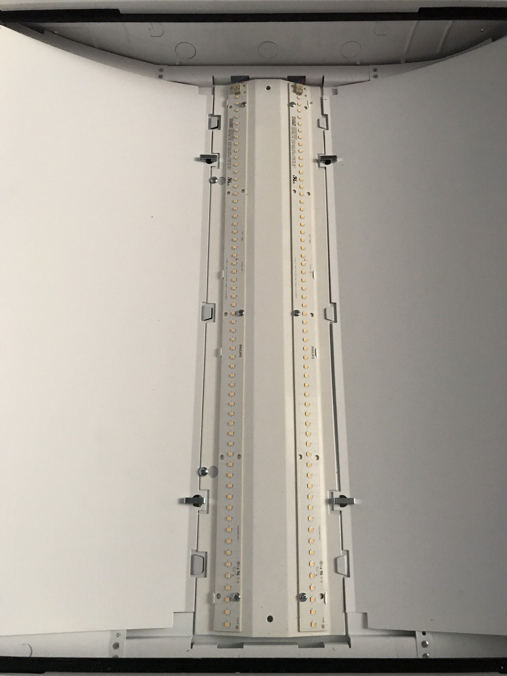 Hubbell Columbia Lighting LSER22-35VLG-R-EDU-C588 LED Troffer 2' X 2' NEW IN BOX