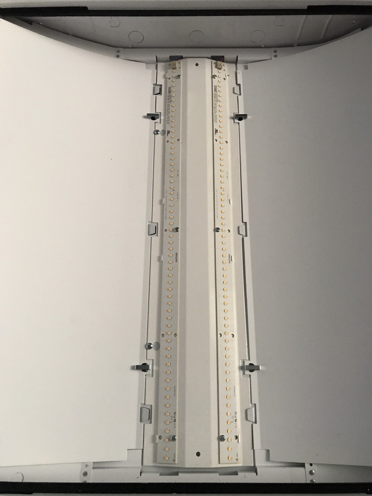 Hubbell Columbia Lighting LSER22-35VLG-R-EDU-C588 LED Troffer 2' X 2' NEW IN BOX
