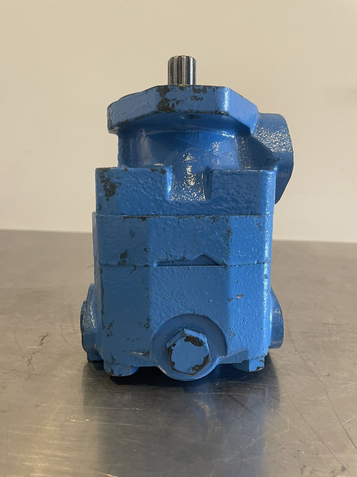 Hydraulic Motor 11 Spline 2 Bolt Blue NEW! FREE SHIPPING!
