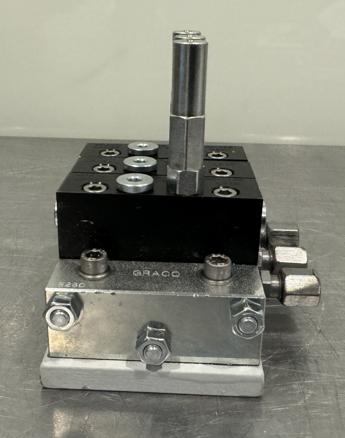 Graco Valve Block ASSY MHH-06S E23C C22C NEW! FREE SHIPPING!