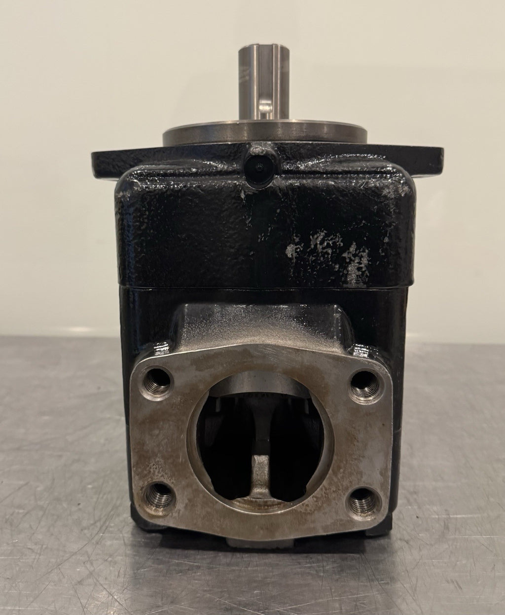 Vickers Danfoss 02-137146-1 Vane Pump Fixed Displacement 45V60A 1A22R NEW!