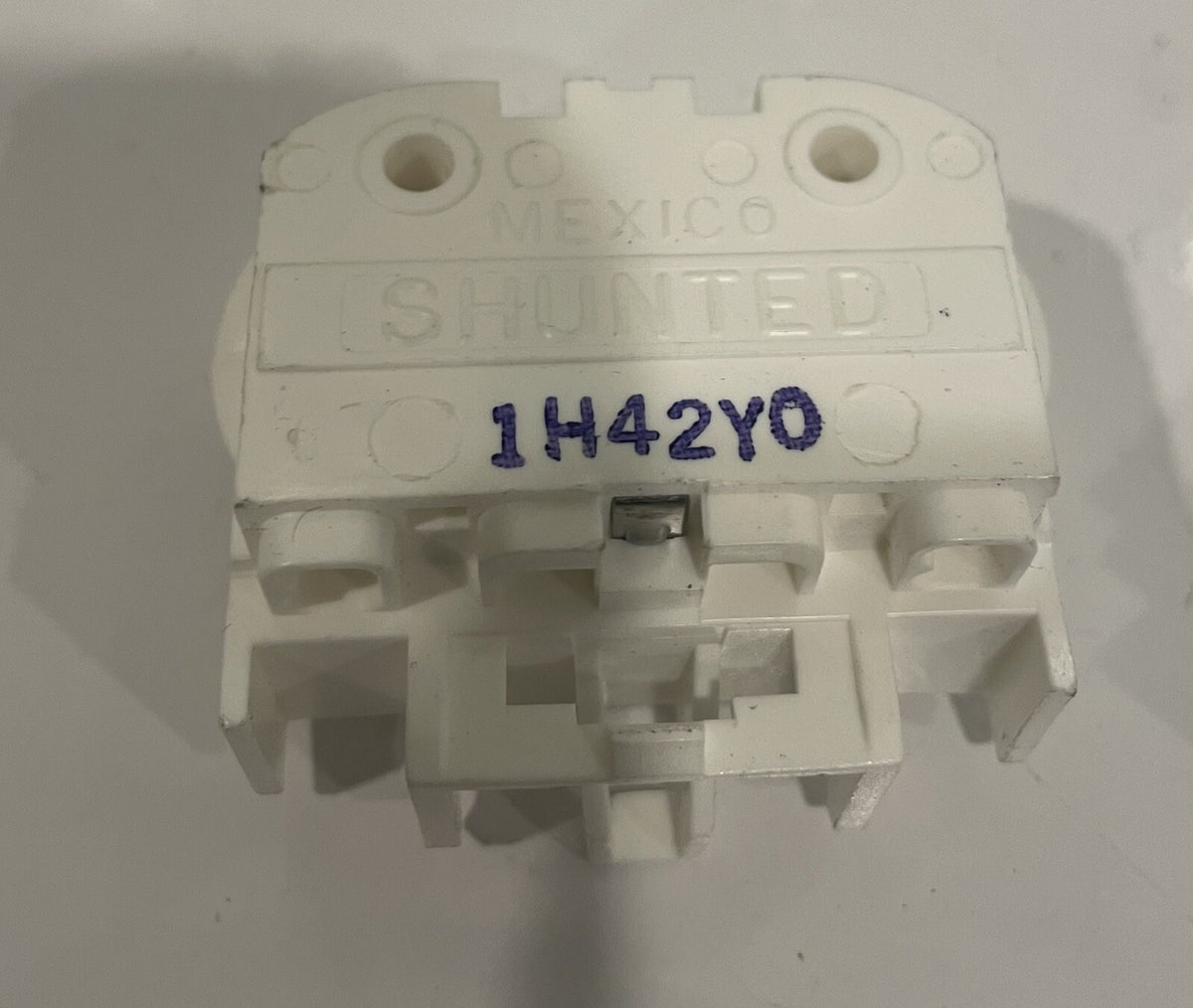 Leviton Shunted 1H42Y0 Socket Lampholder PACK OF 2 NEW! FREE SHIPPING!