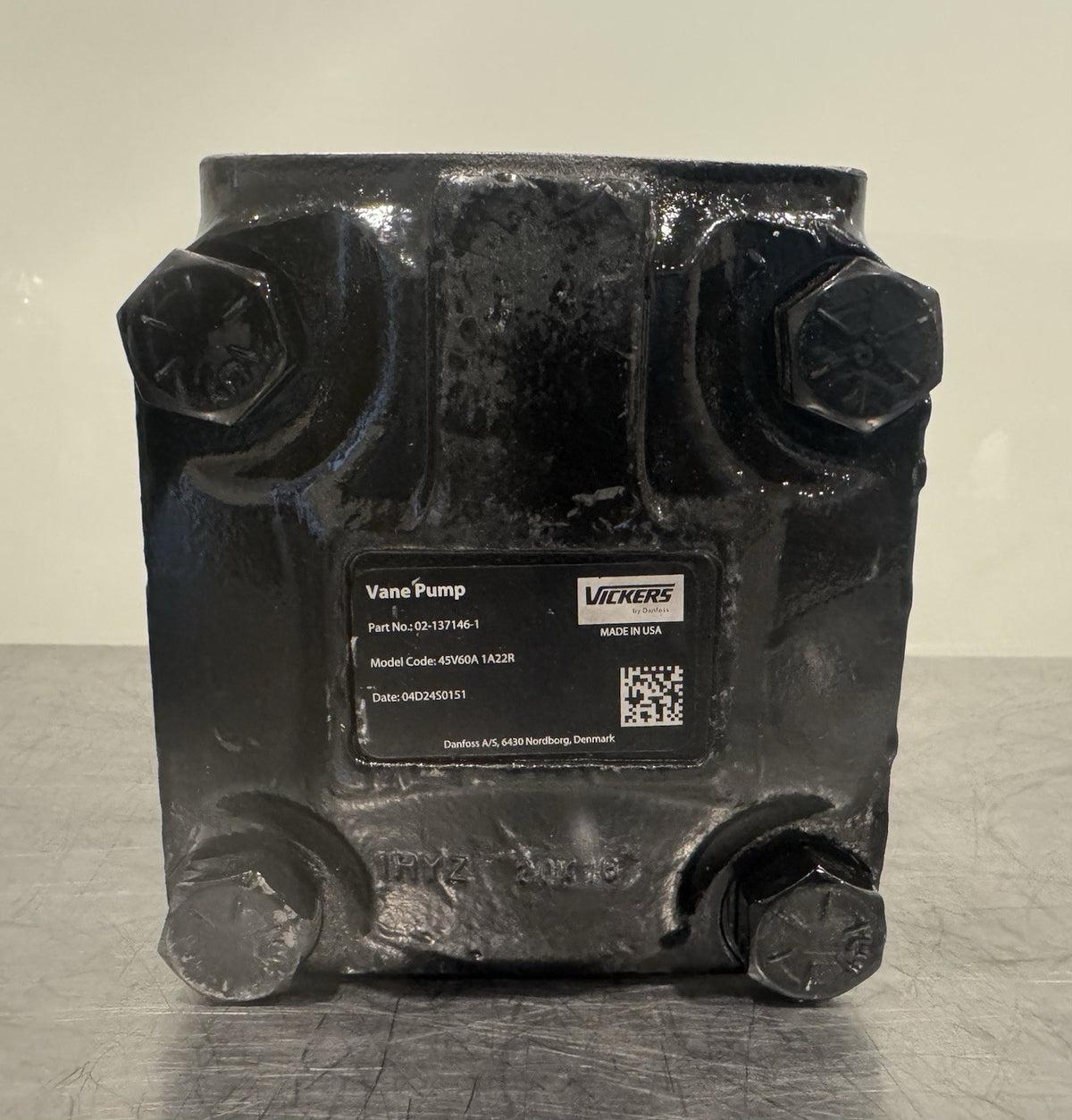 Vickers Danfoss 02-137146-1 Vane Pump Fixed Displacement 45V60A 1A22R NEW!