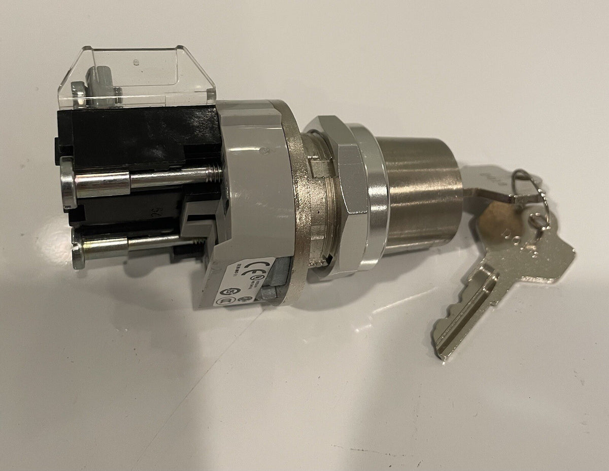Allen Bradley 800T-833D1 Selector Switch NEW! FREE SHIPPING!