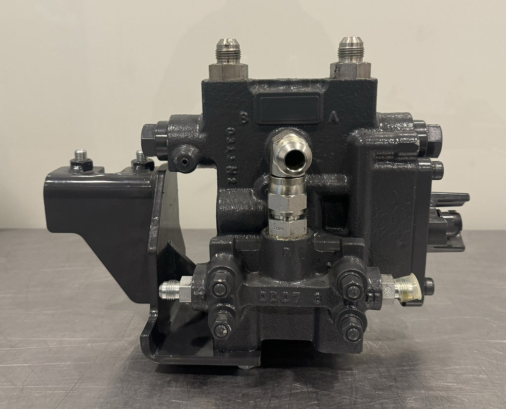 7J441-7818 Kubota Loader Hydraulic Valve NEW! FREE SHIPPING!
