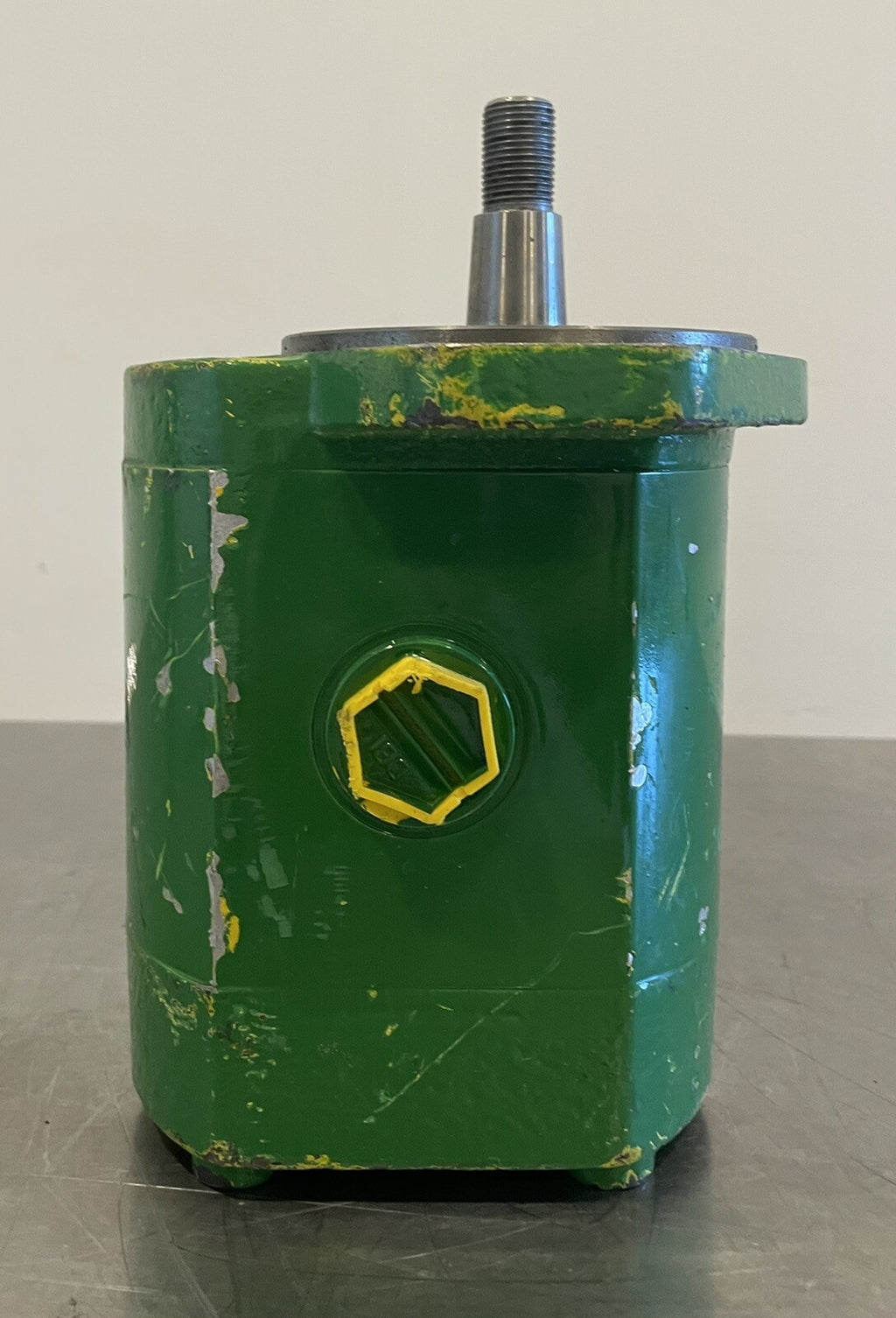 NEMA John Deere Hydraulic Motor Keyed Threaded Shaft 2 Bolt NEW! FREE SHIPPING!