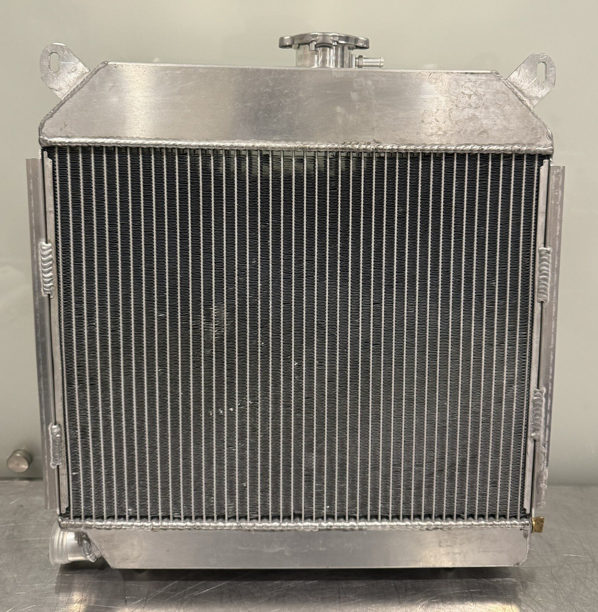 BWR320I Radiator Aluminum NEW IN BOX! FREE SHIPPING!