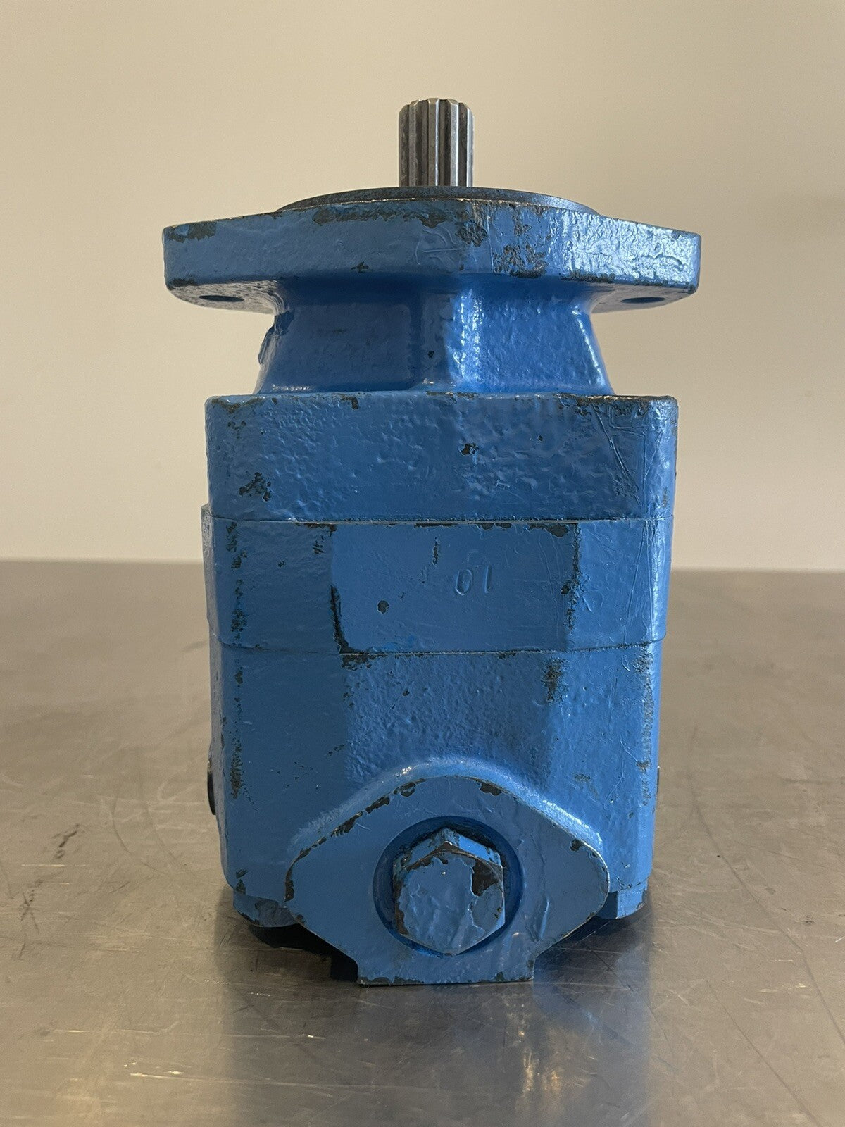 Hydraulic Motor 11 Spline 2 Bolt Blue NEW! FREE SHIPPING!