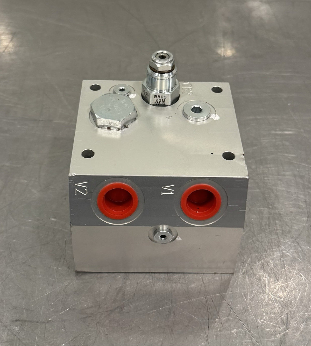 JLG 1001166997 Manifold Block Hydraulic NEW! FREE SHIPPING!