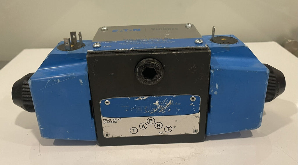 Eaton DG4S4-016C-U-B-60 Directional Solenoid Valve NEW! FREE SHIPPING!