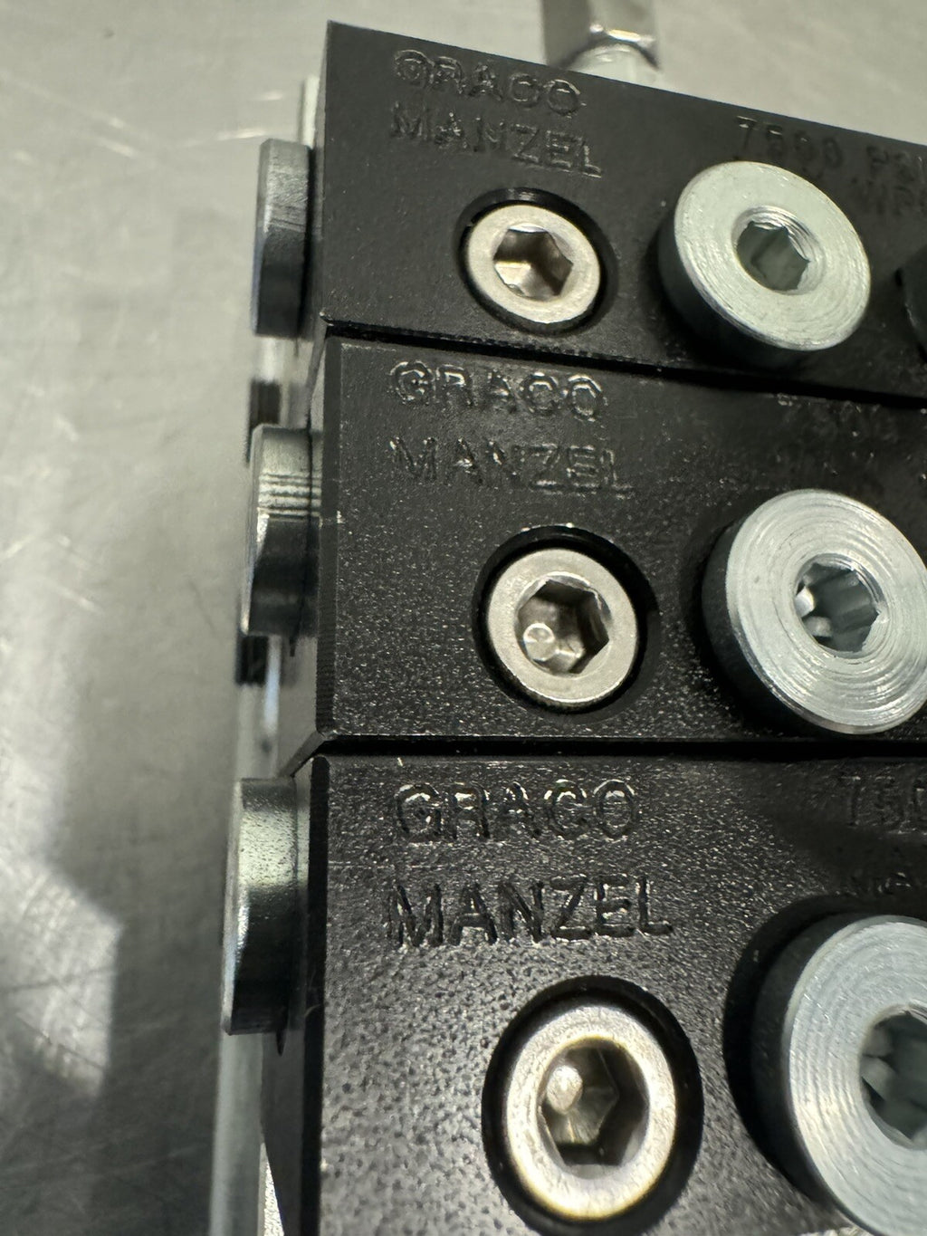 Graco Valve Block ASSY MHH-06S E23C C22C NEW! FREE SHIPPING!
