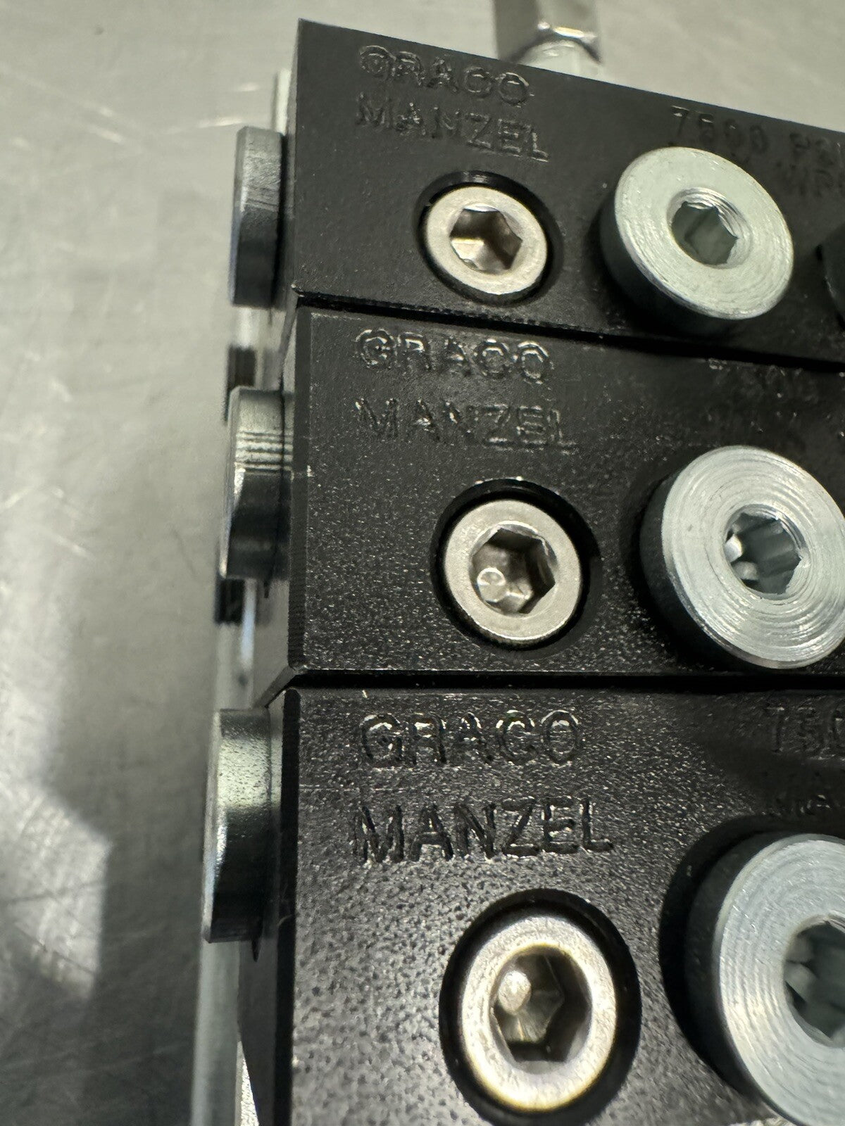 Graco Valve Block ASSY MHH-06S E23C C22C NEW! FREE SHIPPING!