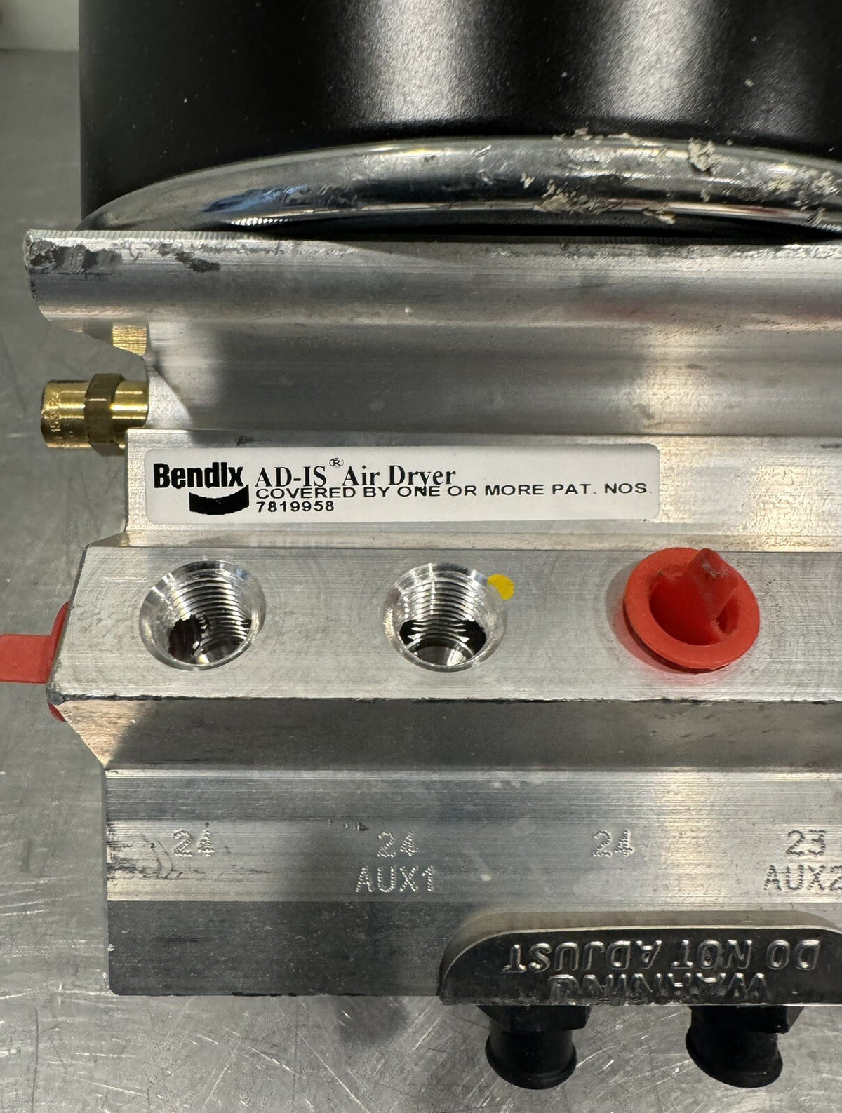 Bendix 7819958 Air Dryer Genuine AD-IS NEW! FREE SHIPPING!