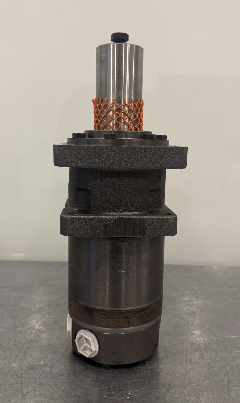 White Drive 7001K1C8540ZAAAAP Hydraulic Motor NEW!