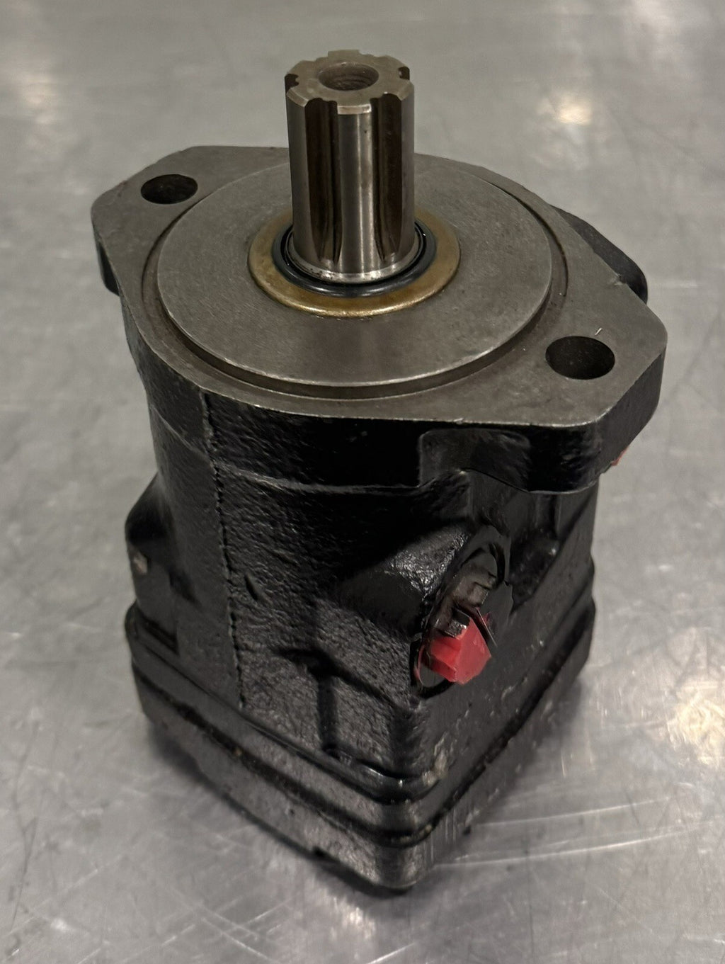 White Drive 200090A7102BAAAA Orbital Hydraulic Motor NEW! FREE SHIPPING!
