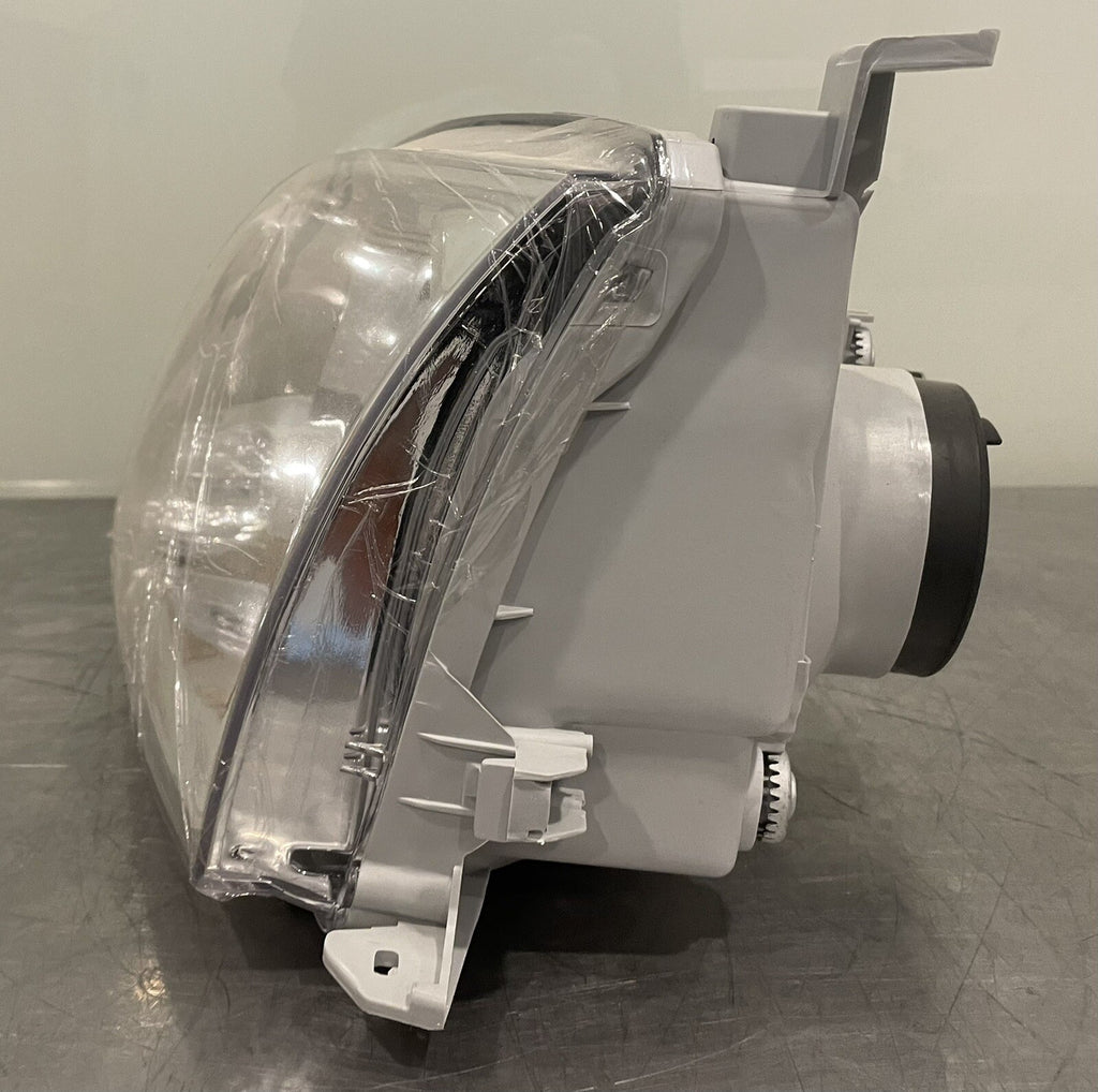 Eagle Eyes TY812-B001L Headlight Toyota Tundra 2005-06 NEW IN BOX! FREE SHIPPING