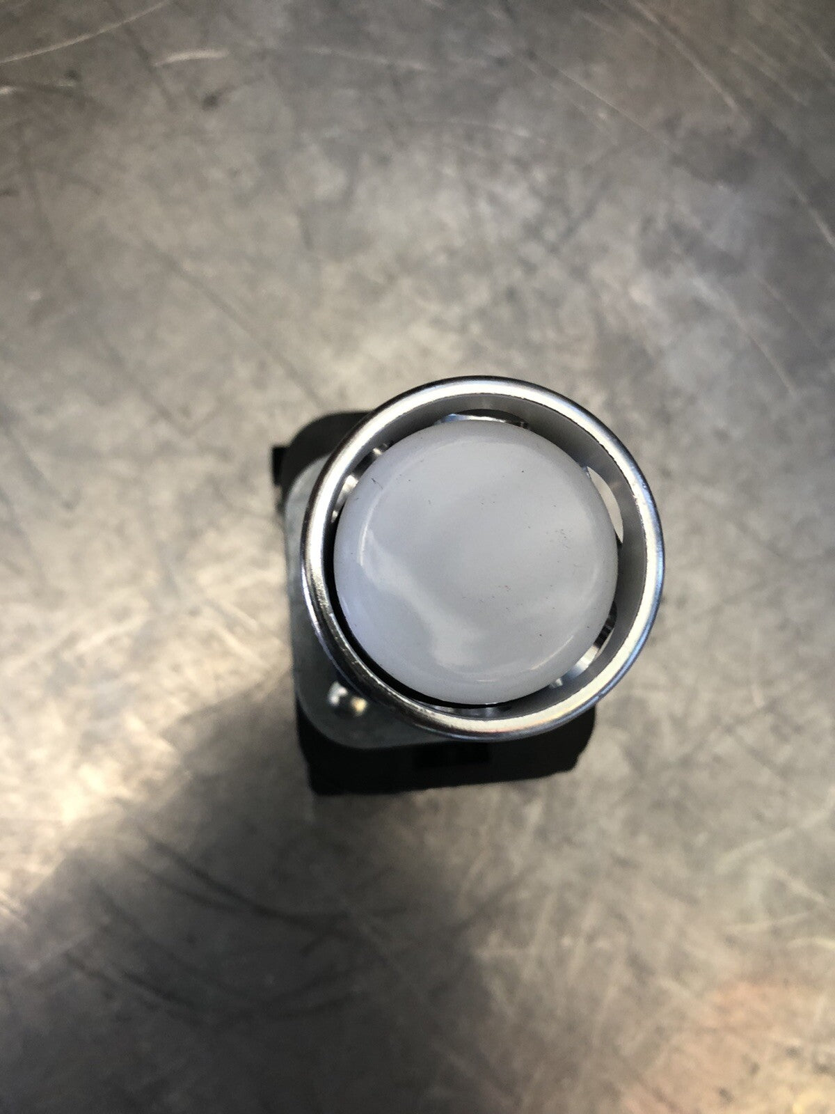 Allen Bradley 800TC-QAH2W 30.5mm Momentary Illuminated Push Button NEW!!