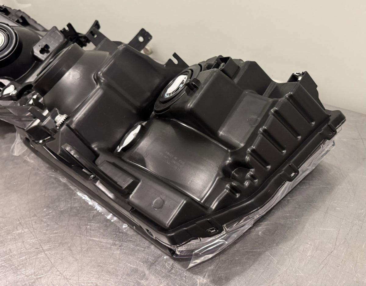 HD-JH-HPIL12-AM-BK Headlight Set Honda Pilot Driver & Passenger NEW IN BOX!