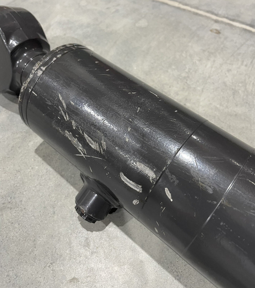 84560014R Hydraulic Lift Cylinder For Case New Holland CNH NEW! FREE SHIPPING!